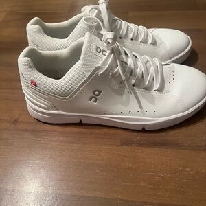 on cloud rogers advantage shoes